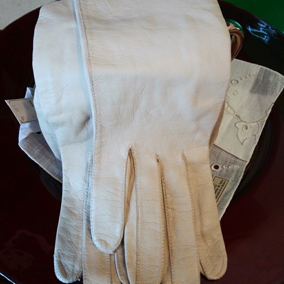 Superb Rendering of Fine French Kid Leather - Picture 3 of 3